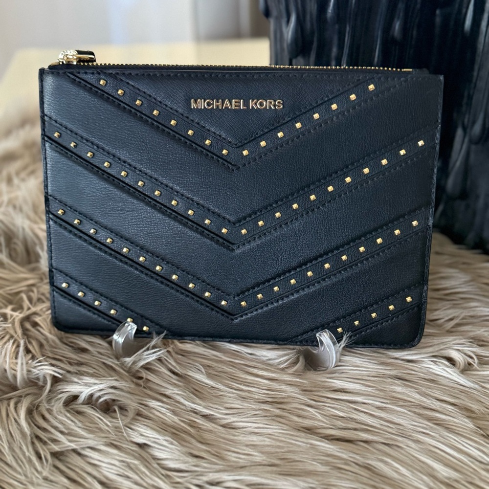 MICHAEL Michael Kors Black Zip Wallet